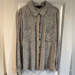 Sanctuary two pocket 100% rayon . Black and white . Size L